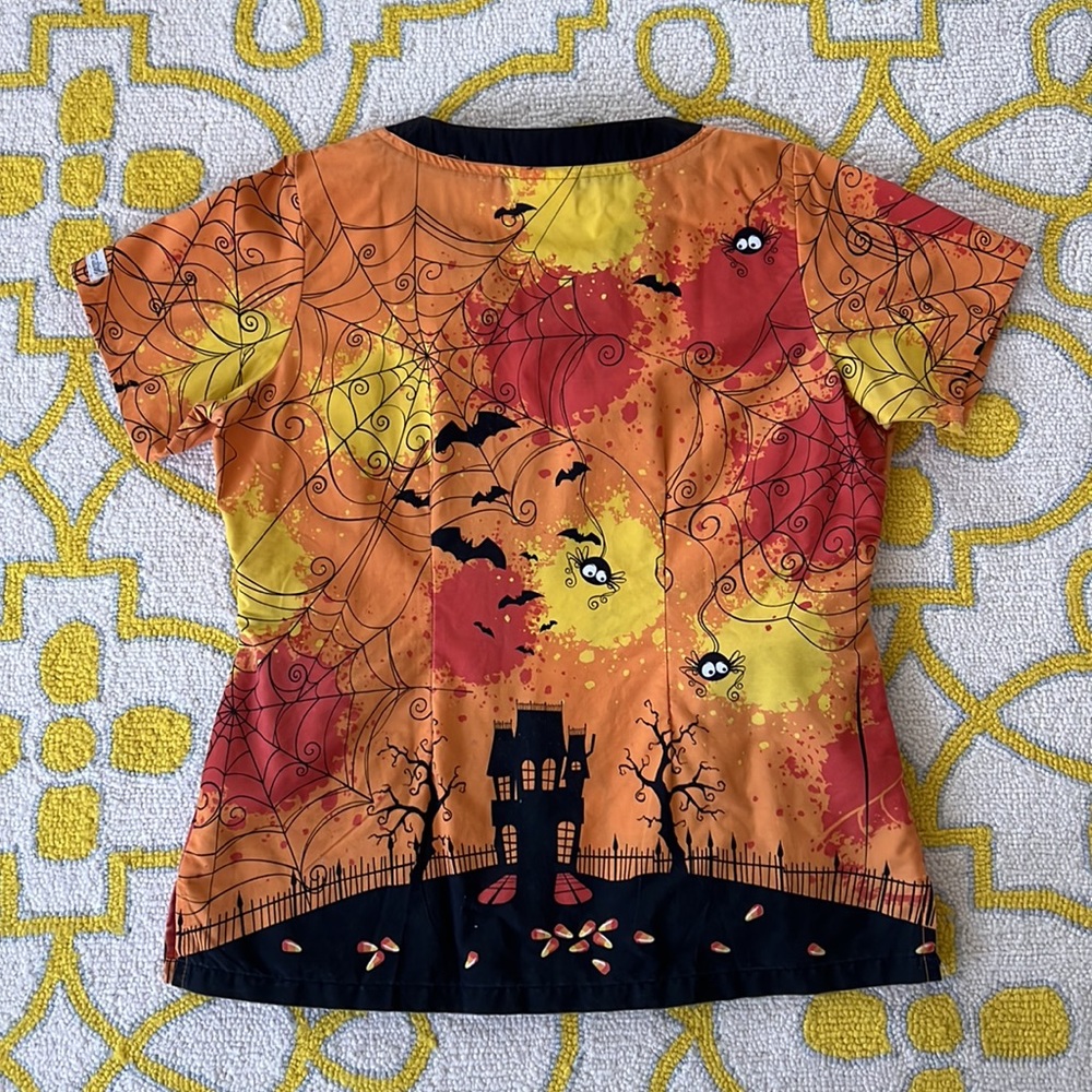 Halloween Scrub Top. Sz M - Picture 7 of 7